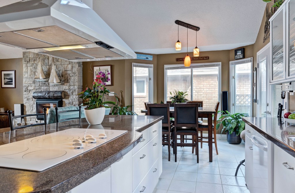 21 WILLOW GLEN CRT, Sarnia, Ontario, Canada