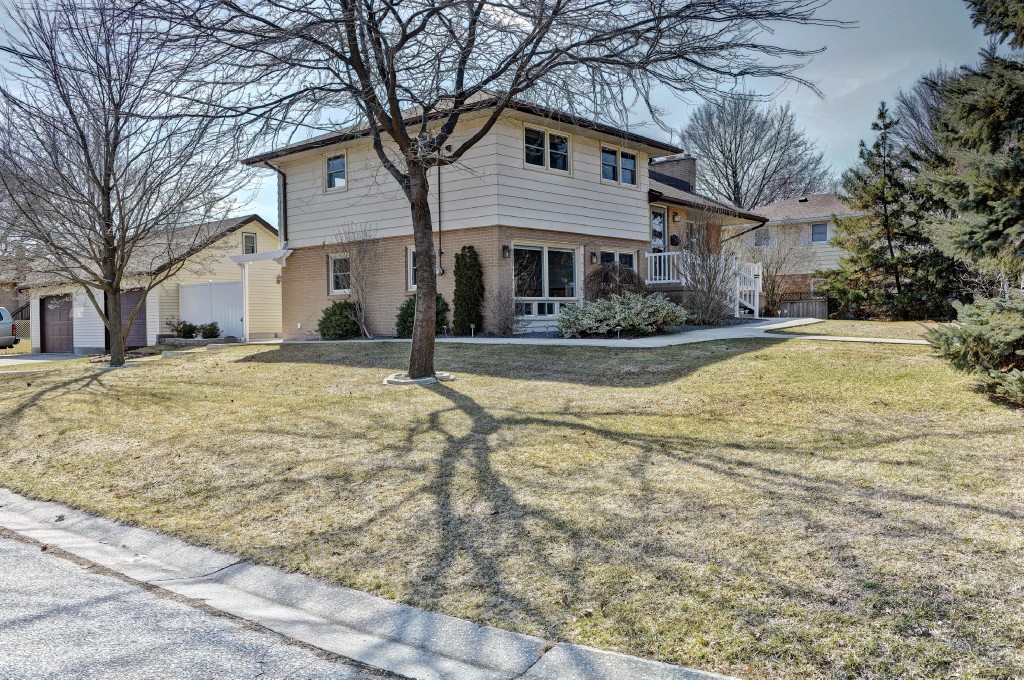 1249 WEBSTER DR, Sarnia, Ontario, Canada