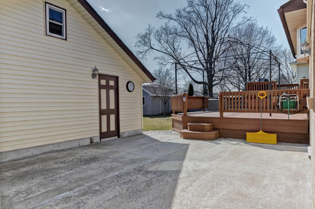 1249 WEBSTER DR, Sarnia, Ontario, Canada