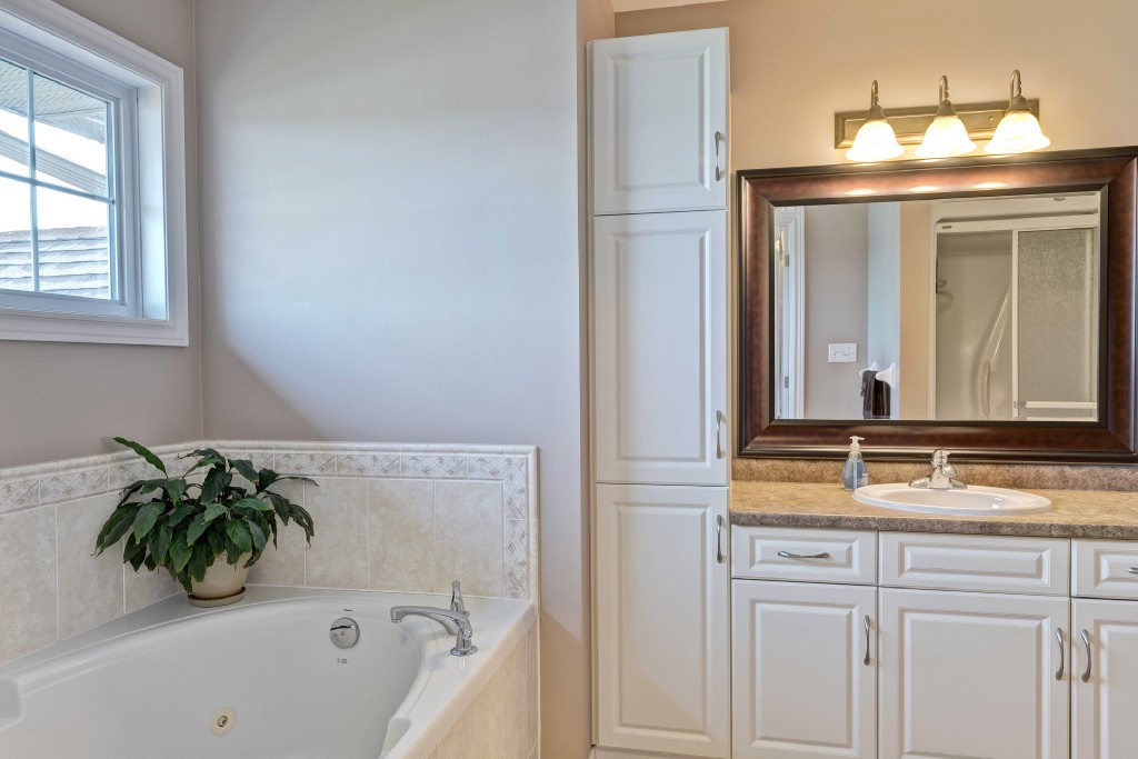 611 RIVA RIDGE DR, St. Clair, Ontario, Canada