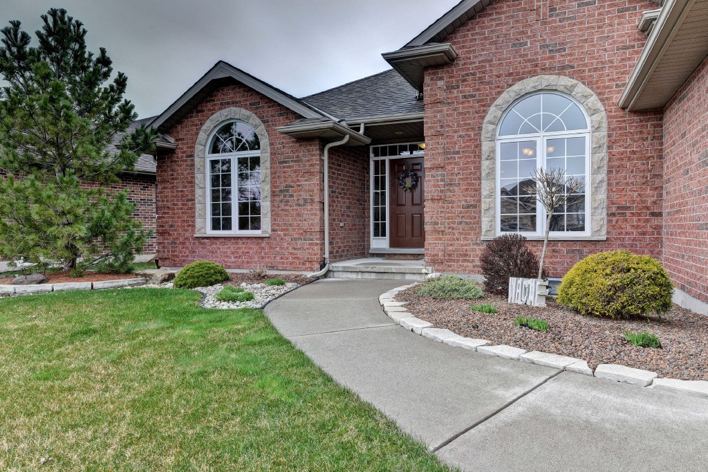 221 AUGUSTA BLVD, Sarnia, Ontario, Canada