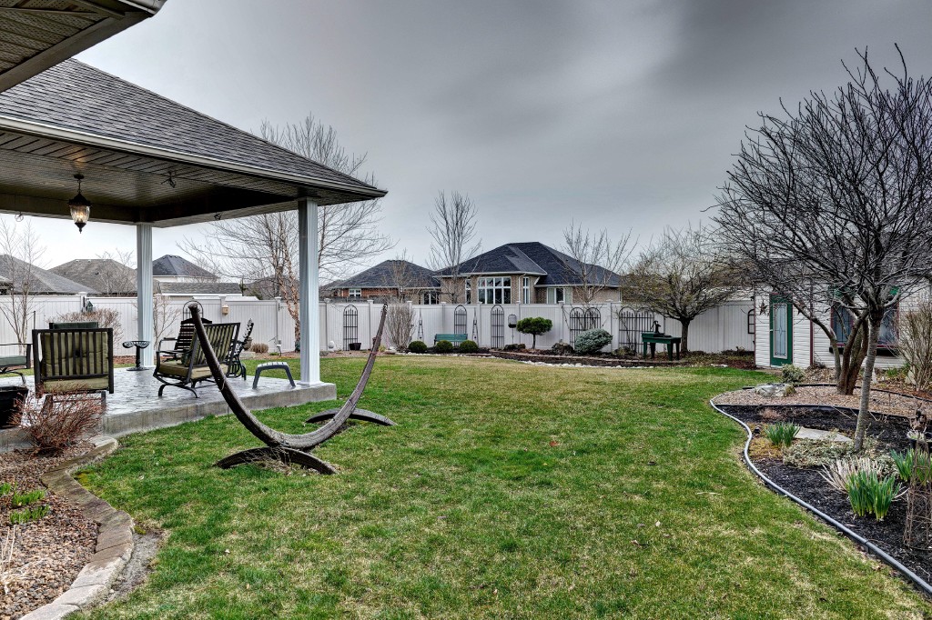221 AUGUSTA BLVD, Sarnia, Ontario, Canada