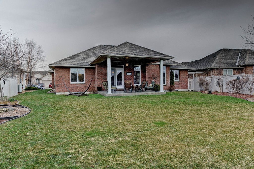 221 AUGUSTA BLVD, Sarnia, Ontario, Canada