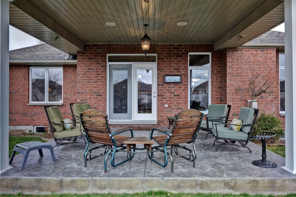 221 AUGUSTA BLVD, Sarnia, Ontario, Canada
