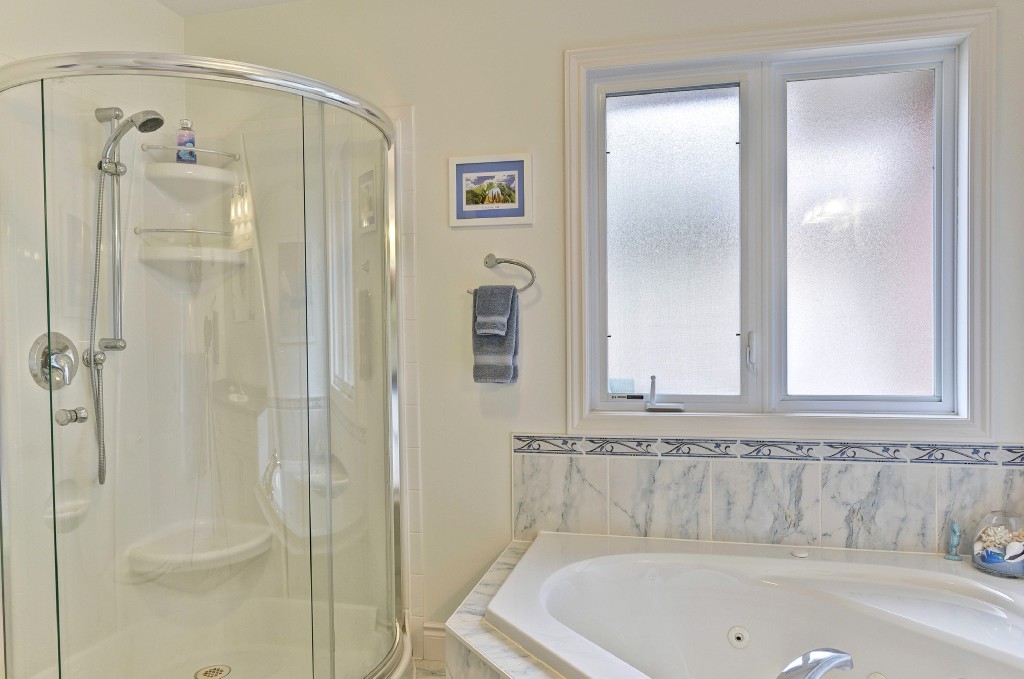 221 AUGUSTA BLVD, Sarnia, Ontario, Canada