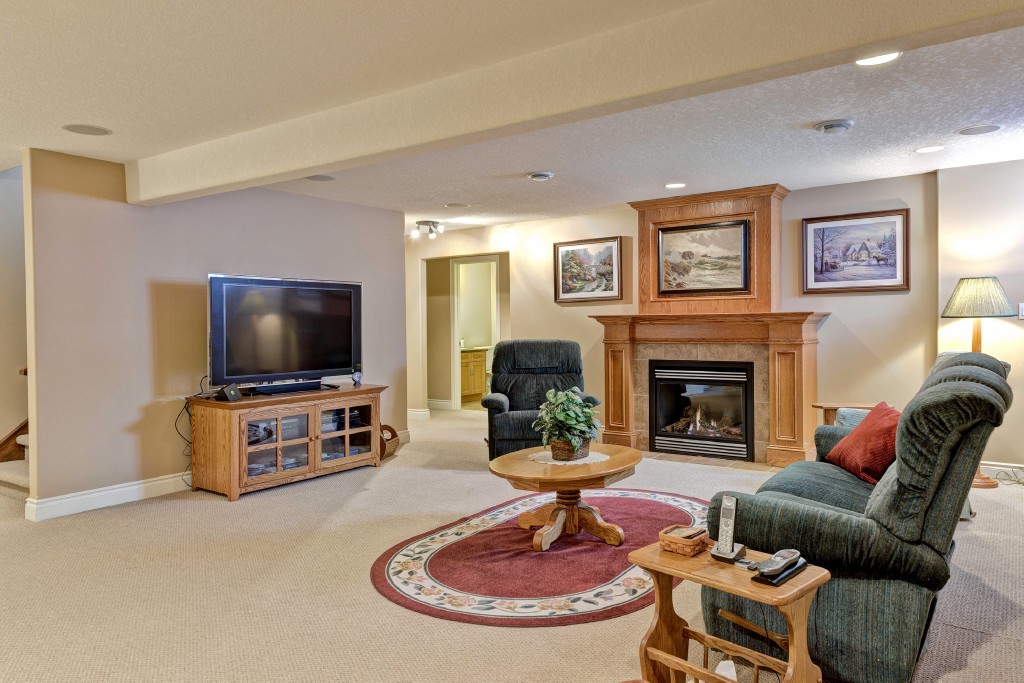 221 AUGUSTA BLVD, Sarnia, Ontario, Canada