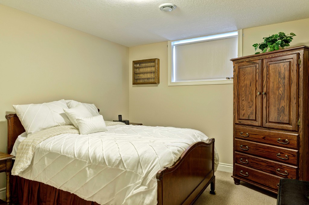 221 AUGUSTA BLVD, Sarnia, Ontario, Canada