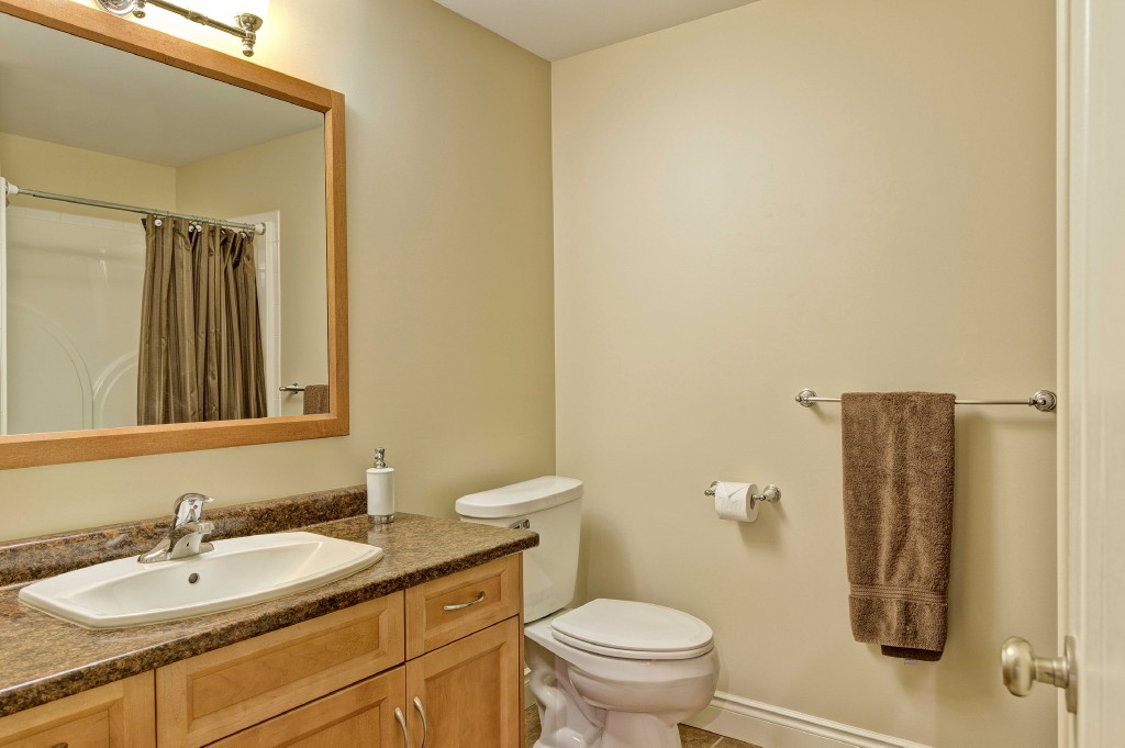 221 AUGUSTA BLVD, Sarnia, Ontario, Canada