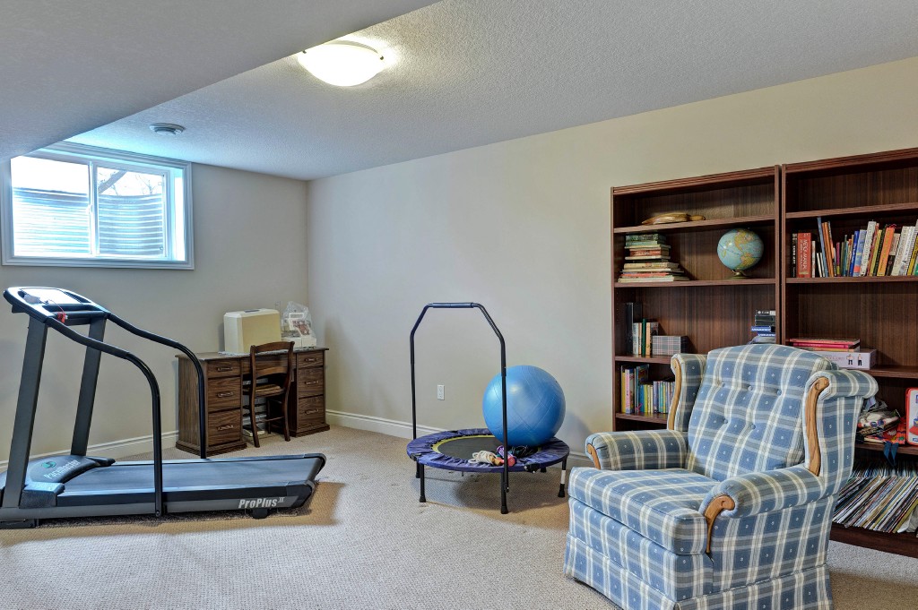 221 AUGUSTA BLVD, Sarnia, Ontario, Canada