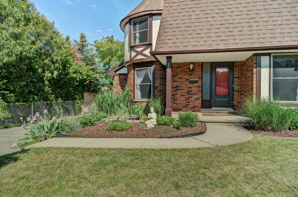 1120 ARLINGTON CRT, Sarnia, Ontario, Canada