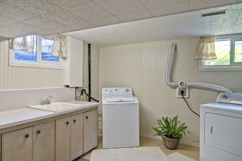 1120 ARLINGTON CRT, Sarnia, Ontario, Canada