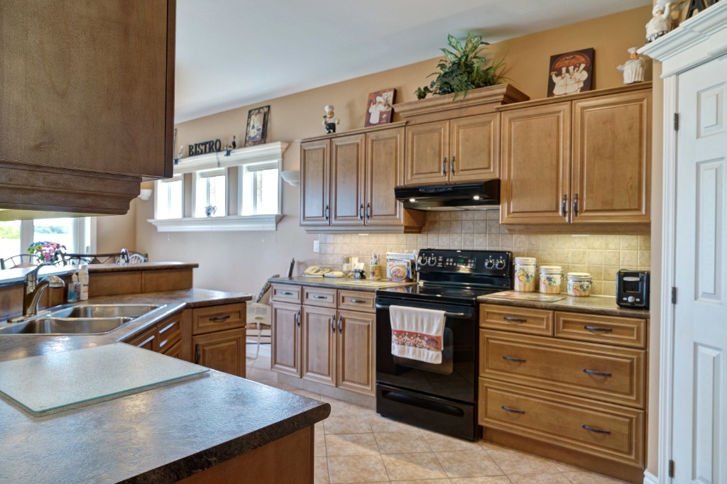 6918 ELIZABETH WAY, Plympton-Wyoming, Ontario, Canada