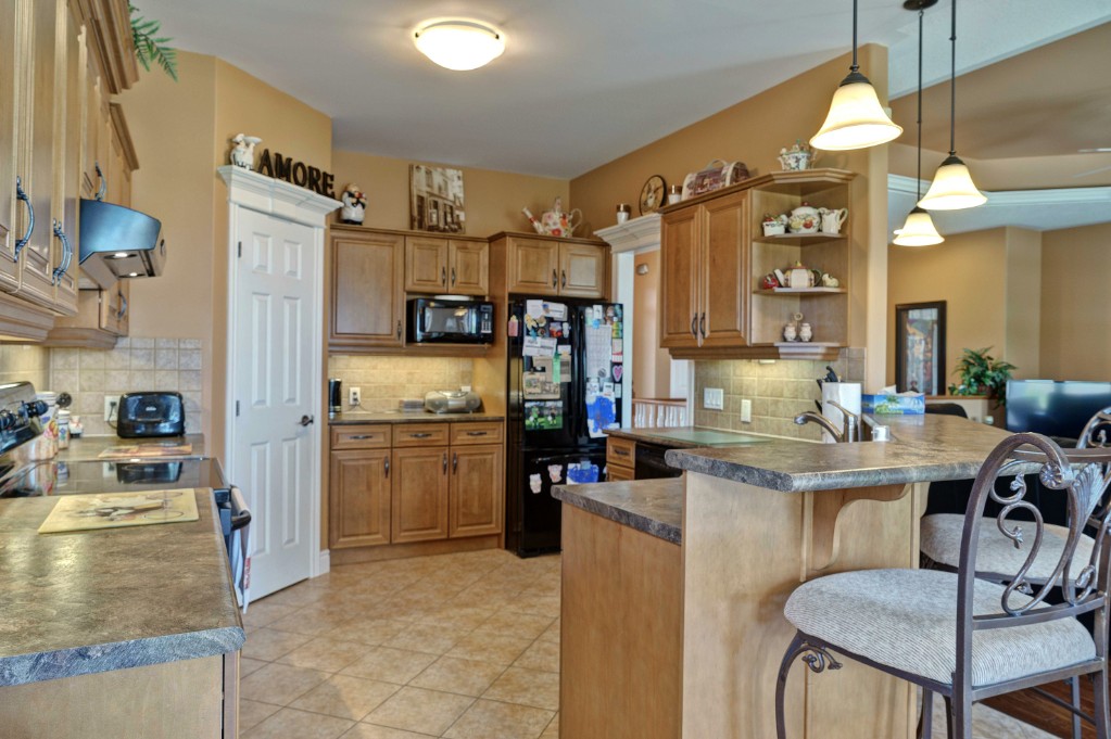 6918 ELIZABETH WAY, Plympton-Wyoming, Ontario, Canada