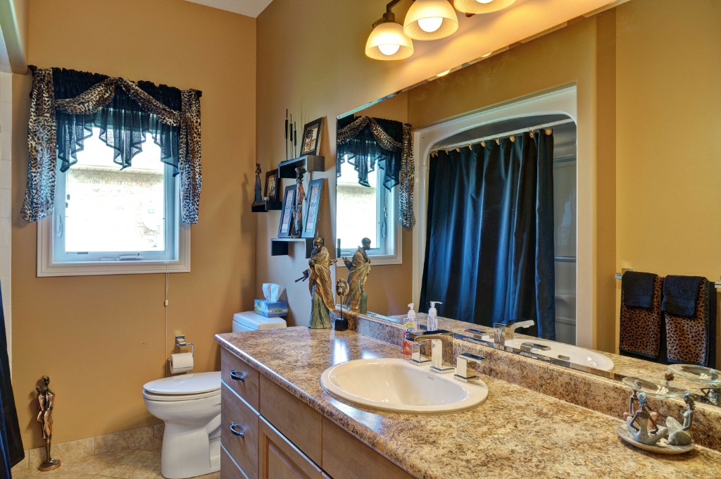 6918 ELIZABETH WAY, Plympton-Wyoming, Ontario, Canada