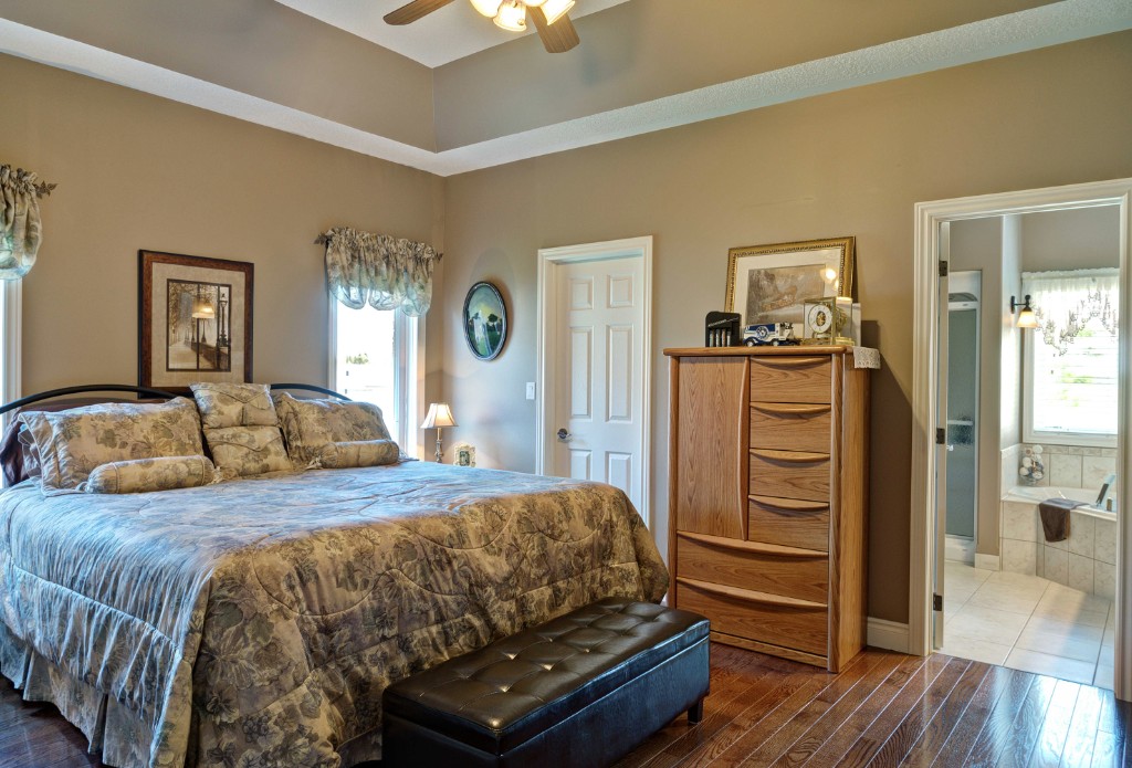 6918 ELIZABETH WAY, Plympton-Wyoming, Ontario, Canada