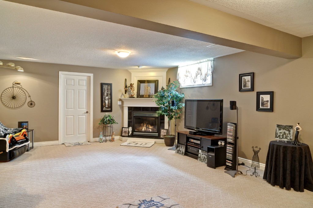 6918 ELIZABETH WAY, Plympton-Wyoming, Ontario, Canada