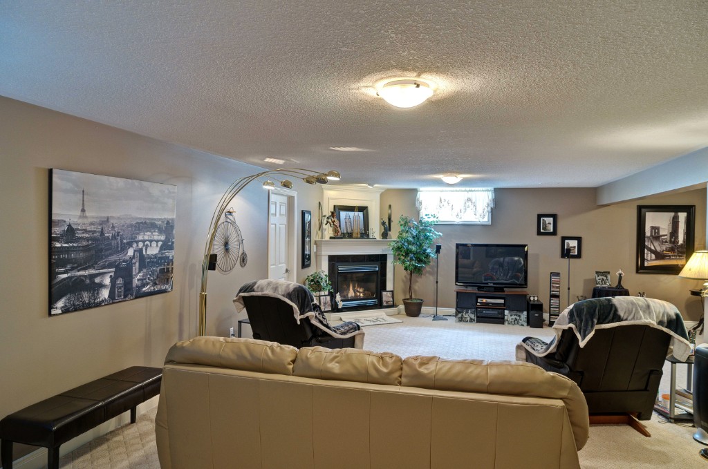 6918 ELIZABETH WAY, Plympton-Wyoming, Ontario, Canada