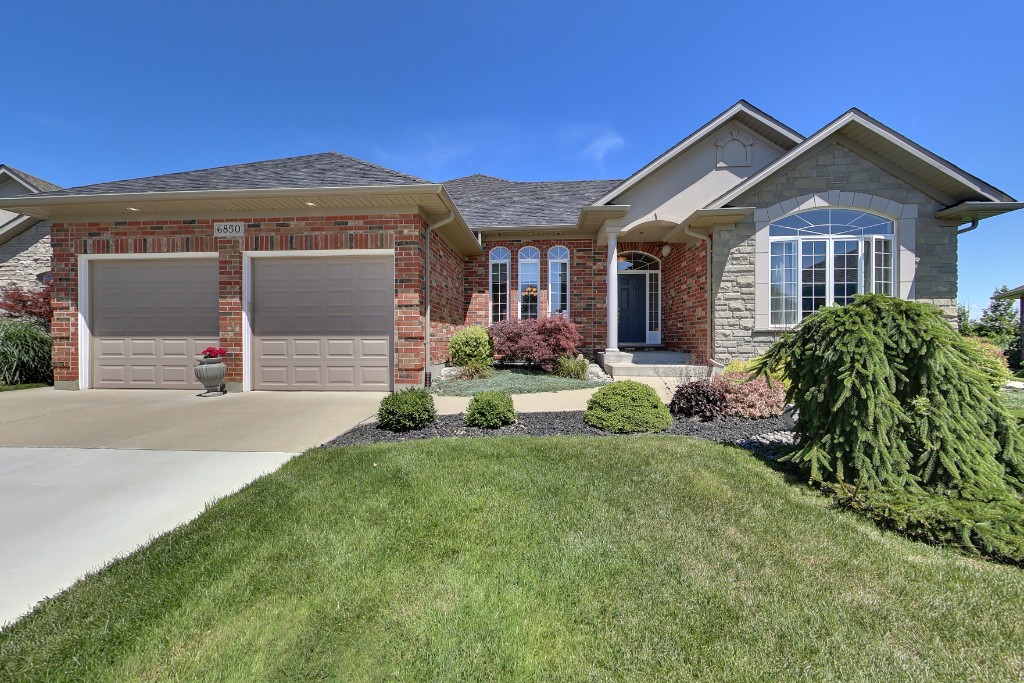 6850 CREEKSIDE DR, Plympton-Wyoming, Ontario, Canada