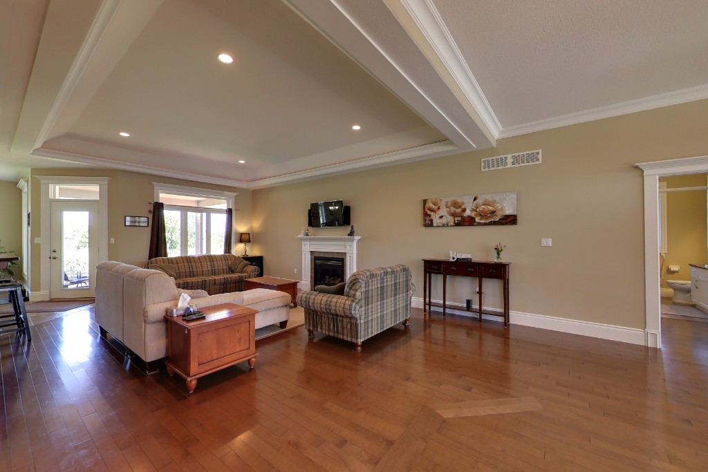 6850 CREEKSIDE DR, Plympton-Wyoming, Ontario, Canada
