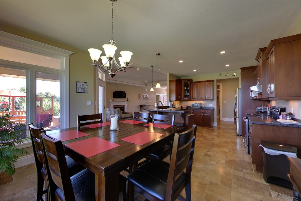 6850 CREEKSIDE DR, Plympton-Wyoming, Ontario, Canada
