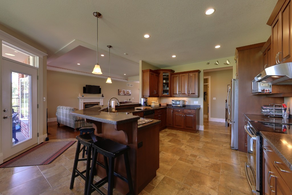 6850 CREEKSIDE DR, Plympton-Wyoming, Ontario, Canada