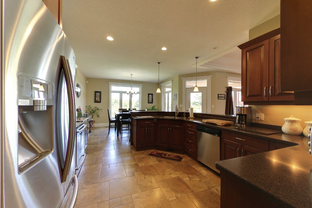 6850 CREEKSIDE DR, Plympton-Wyoming, Ontario, Canada