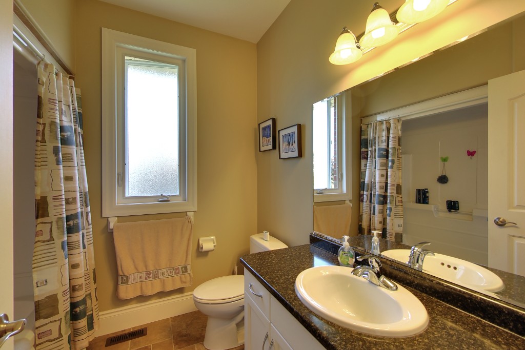 6850 CREEKSIDE DR, Plympton-Wyoming, Ontario, Canada