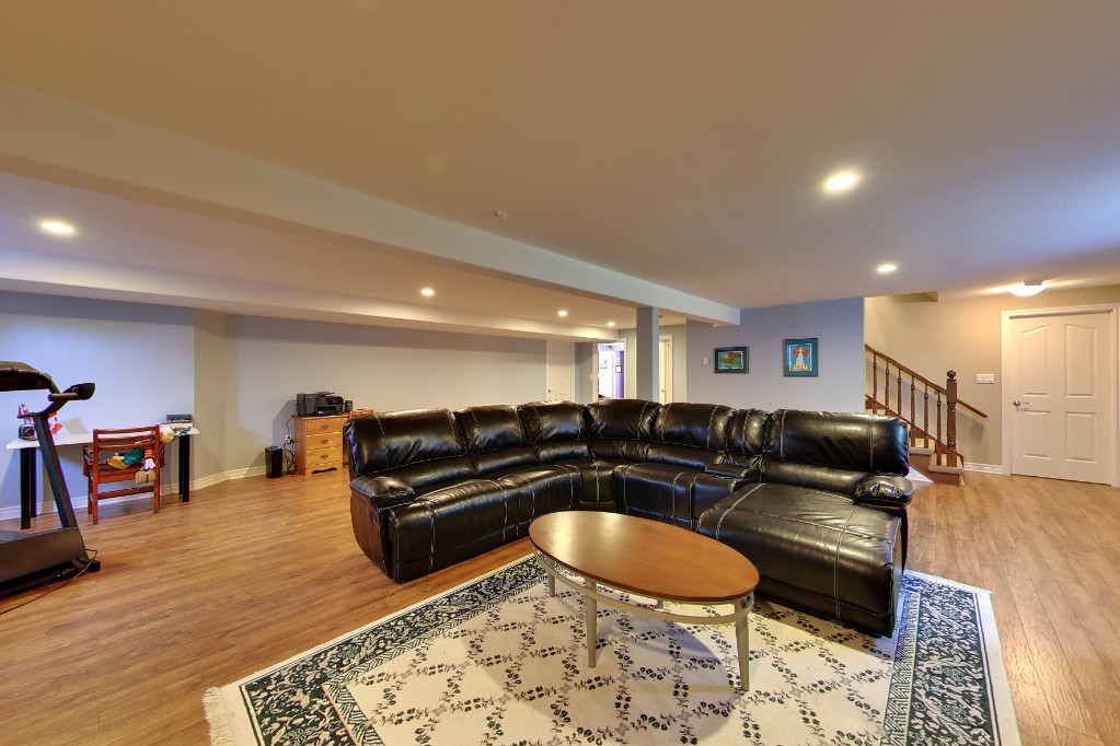 6850 CREEKSIDE DR, Plympton-Wyoming, Ontario, Canada