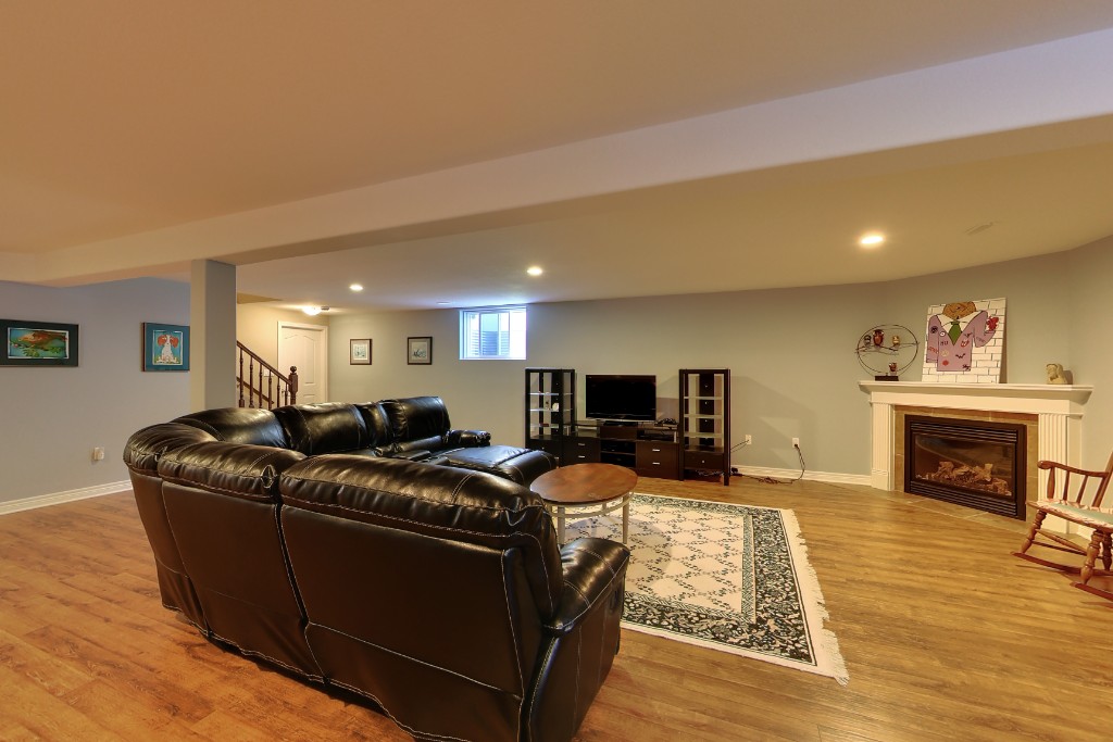 6850 CREEKSIDE DR, Plympton-Wyoming, Ontario, Canada