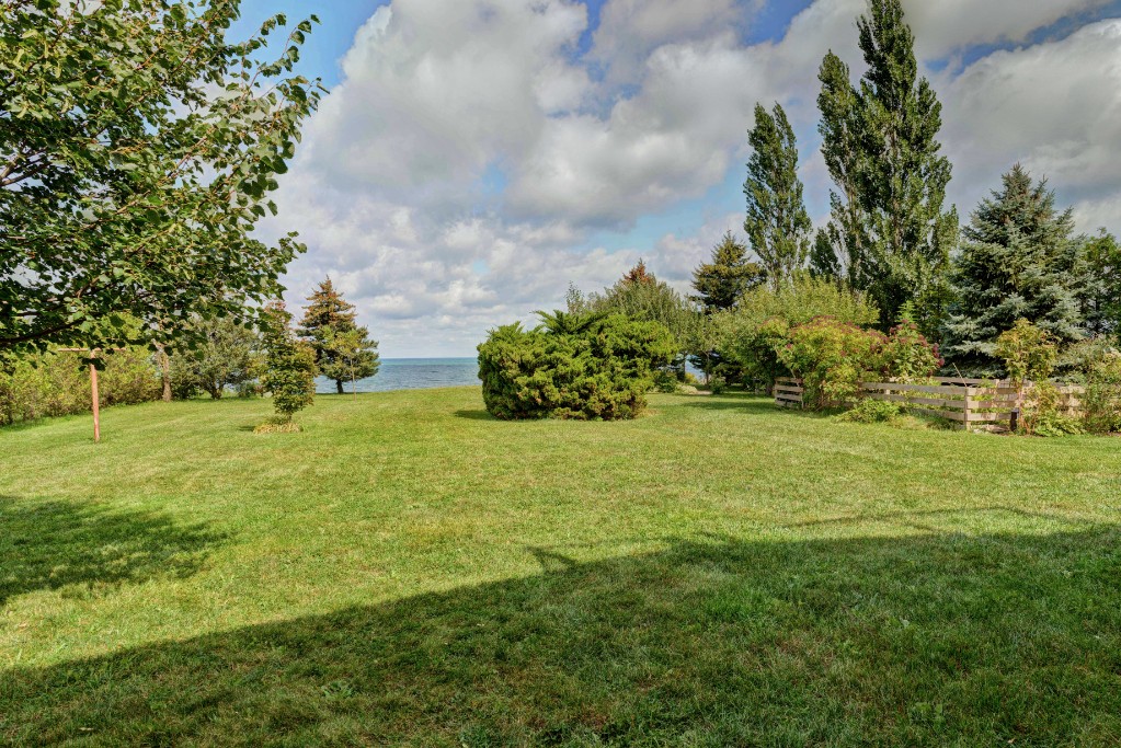 4274 BLUEPOINT DR, Plympton-Wyoming, Ontario, Canada