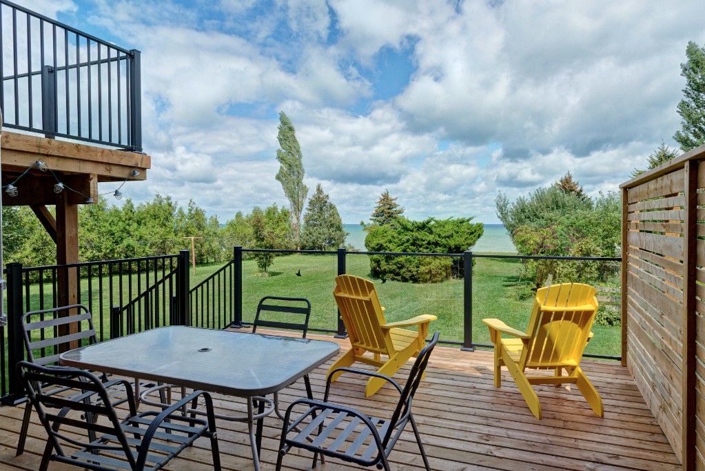 4274 BLUEPOINT DR, Plympton-Wyoming, Ontario, Canada