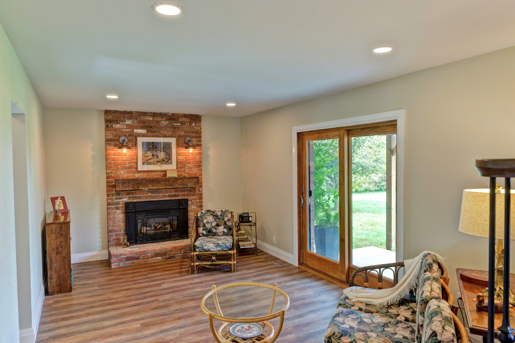 4274 BLUEPOINT DR, Plympton-Wyoming, Ontario, Canada