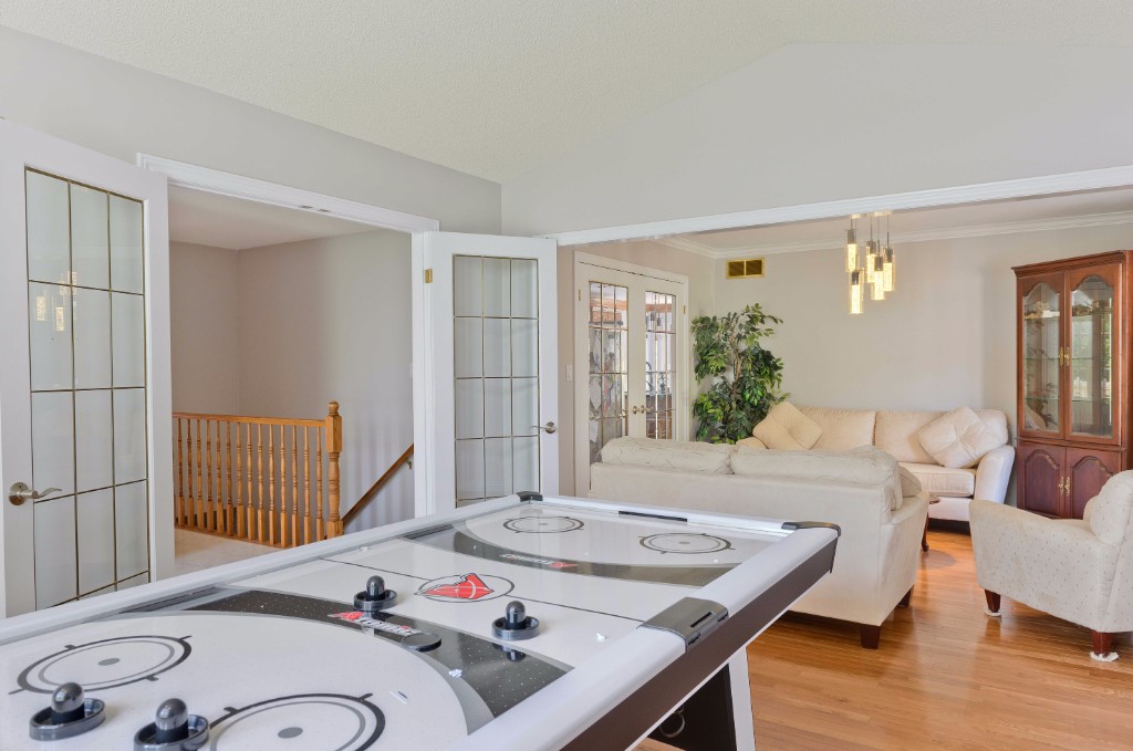 698 HUMBER DR, Sarnia, Ontario, Canada