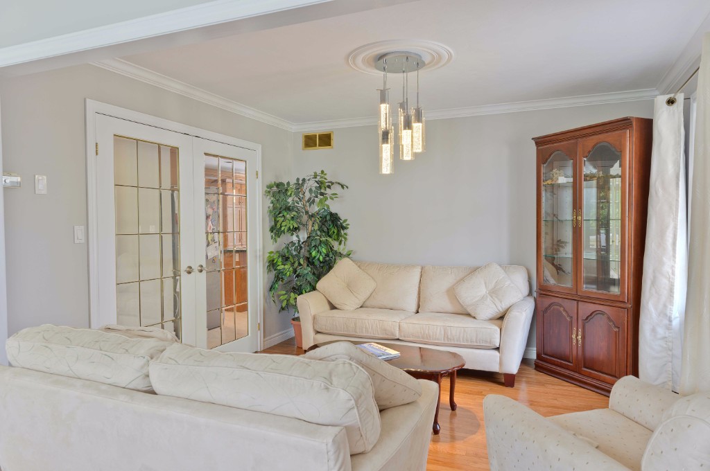 698 HUMBER DR, Sarnia, Ontario, Canada