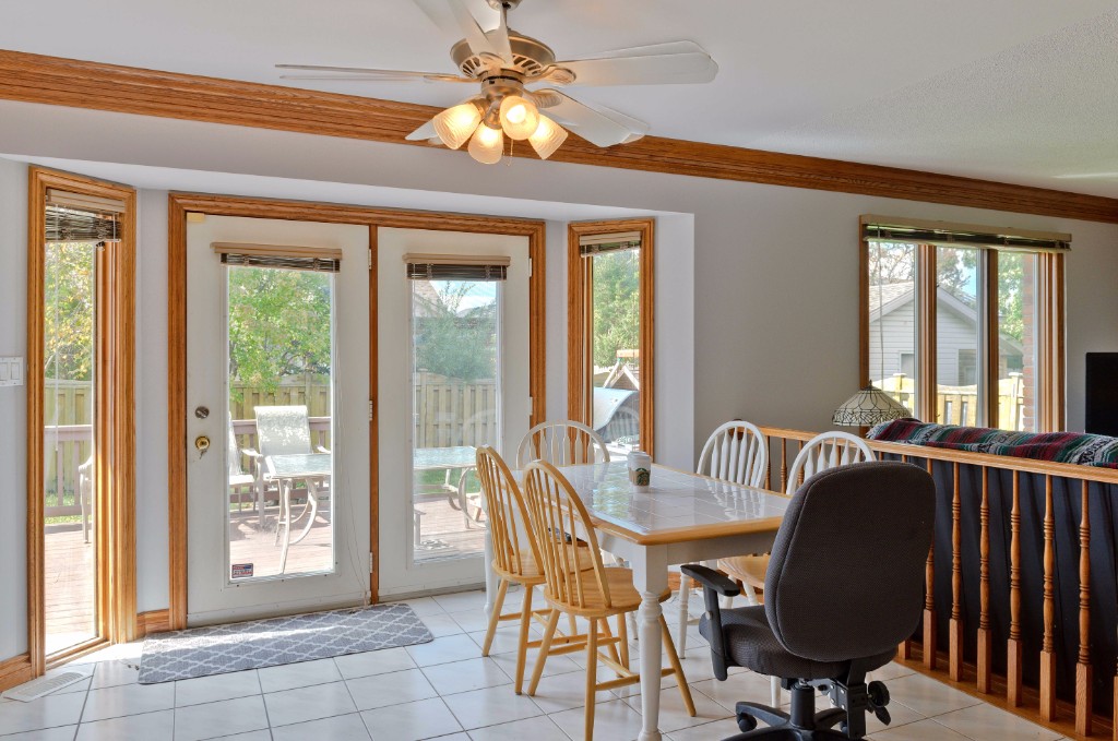698 HUMBER DR, Sarnia, Ontario, Canada