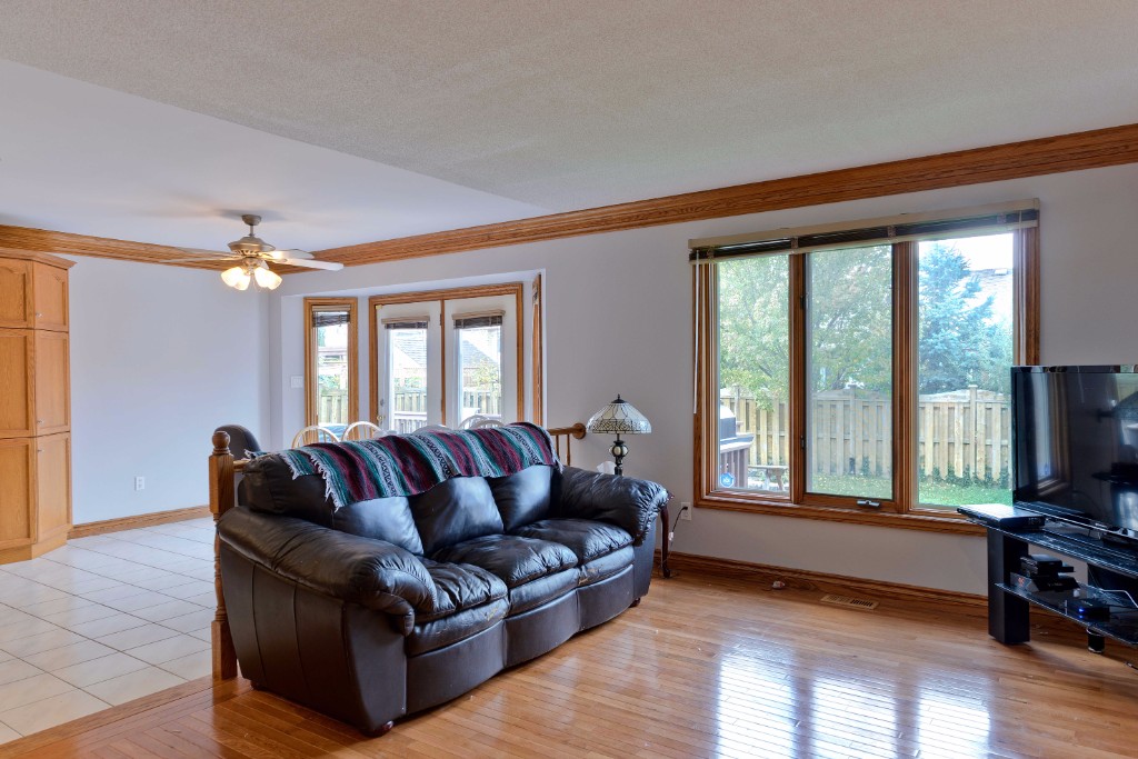 698 HUMBER DR, Sarnia, Ontario, Canada