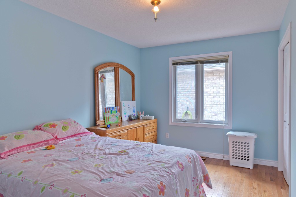 698 HUMBER DR, Sarnia, Ontario, Canada