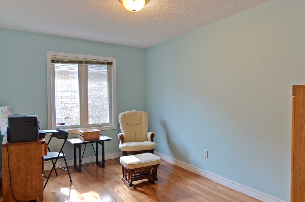 698 HUMBER DR, Sarnia, Ontario, Canada