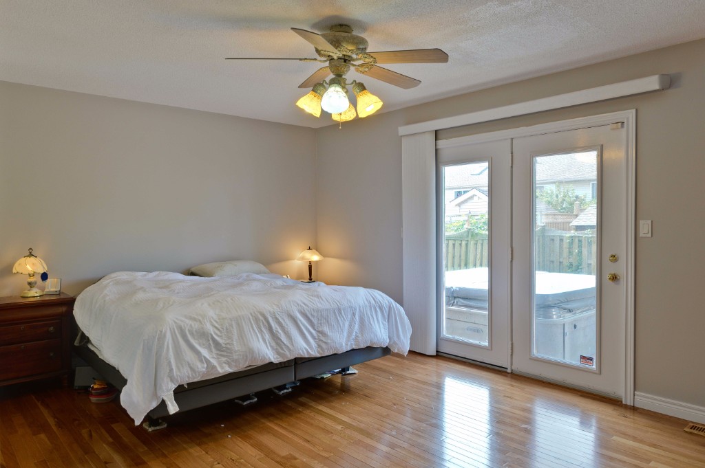 698 HUMBER DR, Sarnia, Ontario, Canada