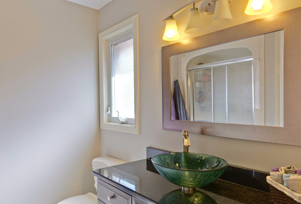 698 HUMBER DR, Sarnia, Ontario, Canada