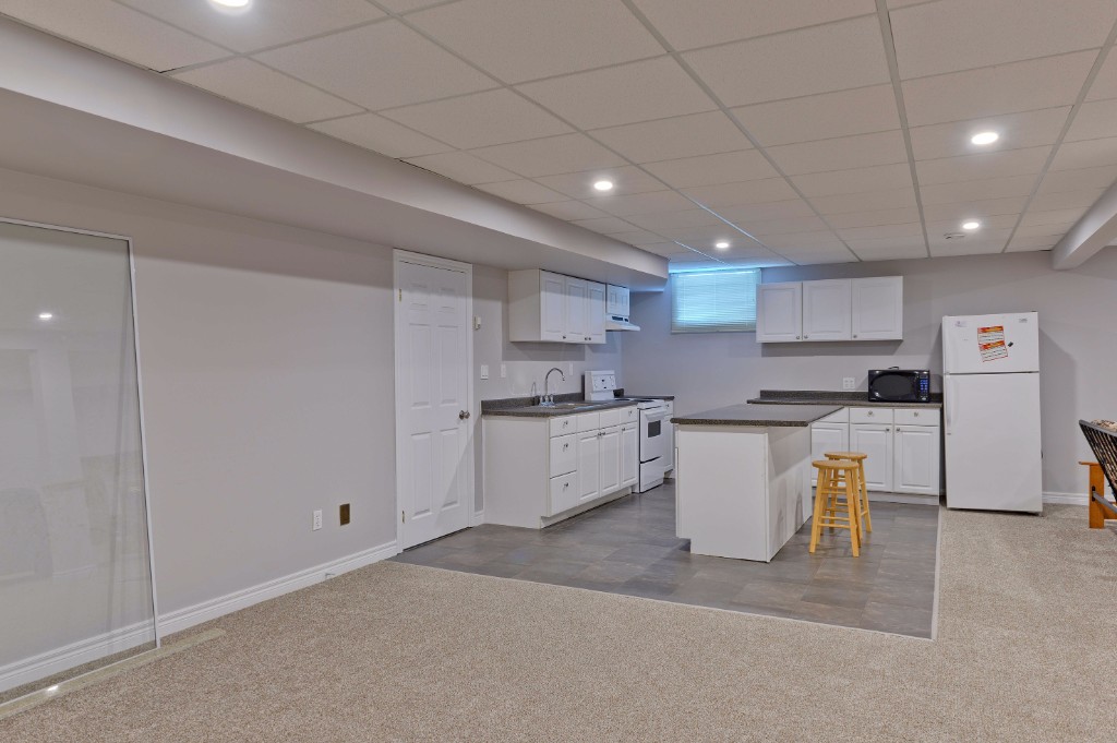 698 HUMBER DR, Sarnia, Ontario, Canada