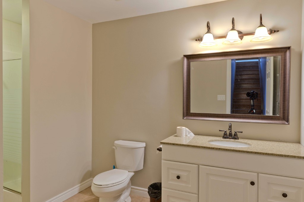 698 HUMBER DR, Sarnia, Ontario, Canada