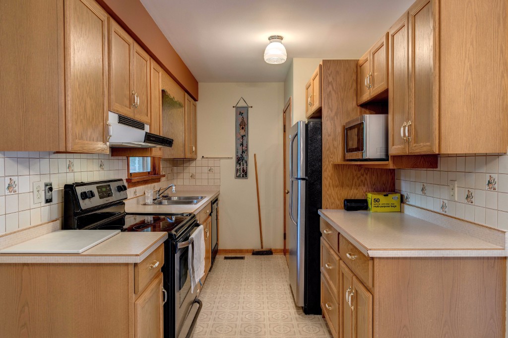1531 MURPHY RD, Sarnia, Ontario, Canada