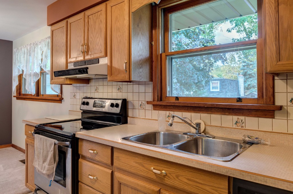 1531 MURPHY RD, Sarnia, Ontario, Canada