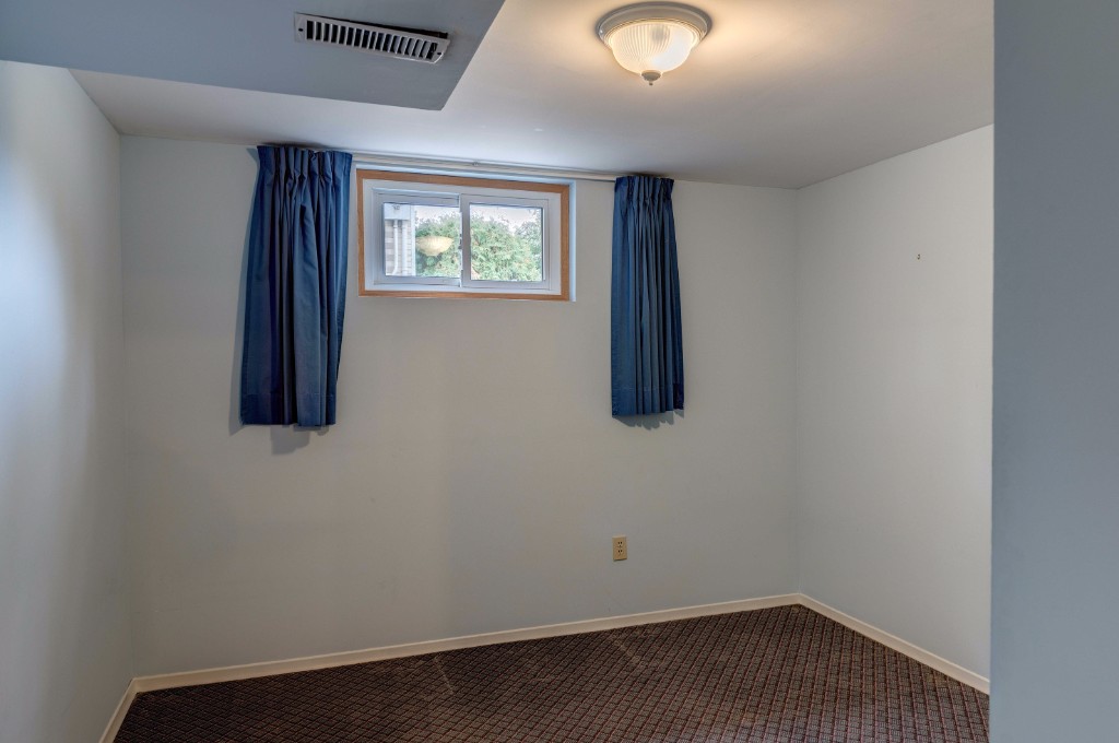 1531 MURPHY RD, Sarnia, Ontario, Canada