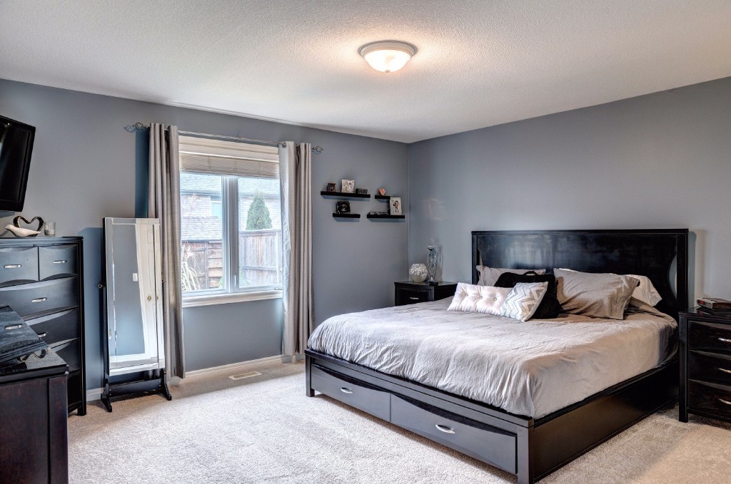1599 HERITAGE PARK DR, Sarnia, Ontario, Canada
