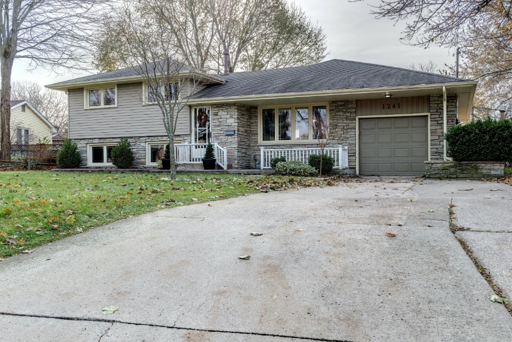 1241 WEBSTER DR, Sarnia, Ontario, Canada