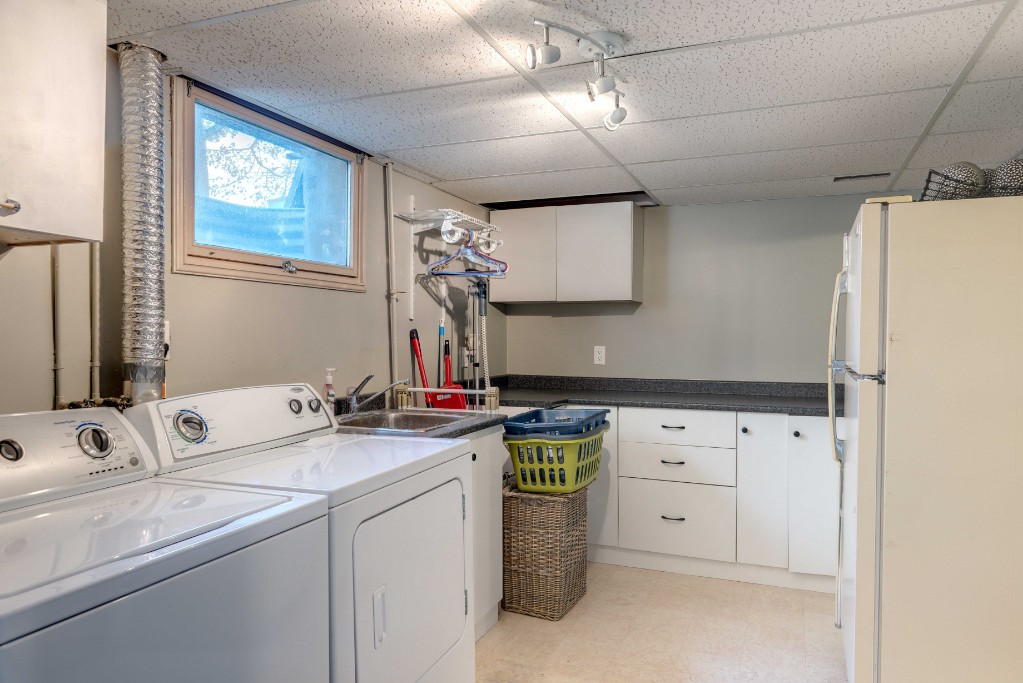 1241 WEBSTER DR, Sarnia, Ontario, Canada