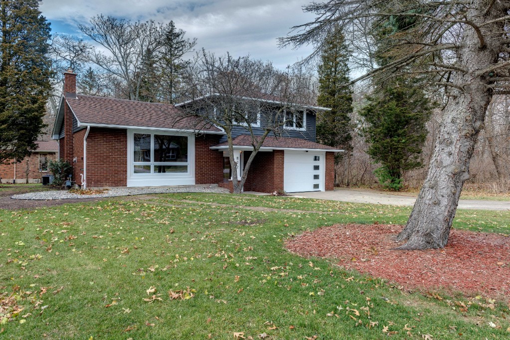 822 LAKESHORE RD, Sarnia, Ontario, Canada
