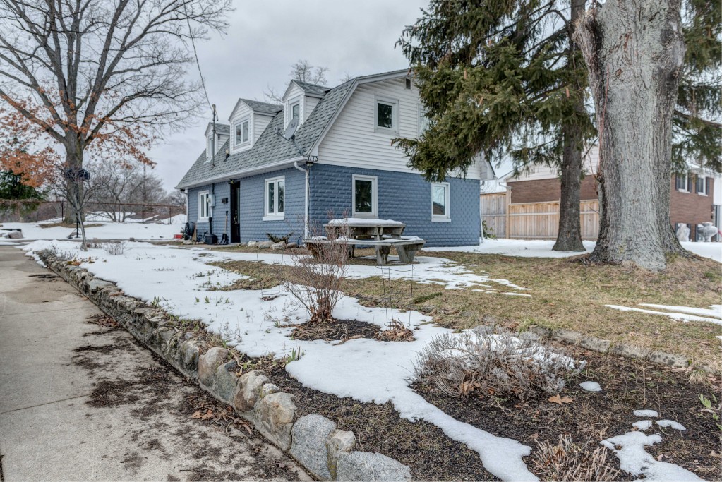 1173 INDIAN RD North, Sarnia, Ontario, Canada